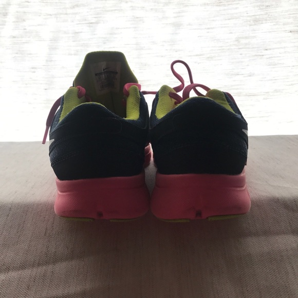 Ladies Nike Running Shoes - Picture 3 of 4